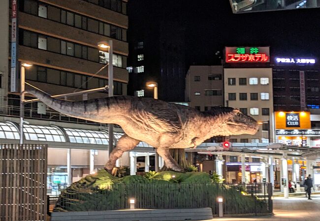 福井駅 恐竜広場