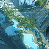 部屋から見たプール