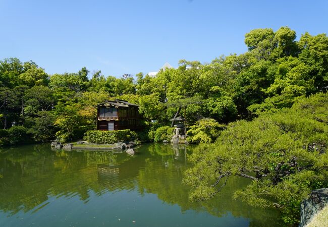 姫路藩主が河川での遊覧用に使っていた川御座船の屋形部分を使って建てた二階建ての建物