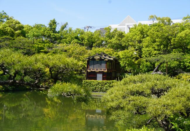 茶室の浣心亭や船屋形を景色の一部とした独特のセンス