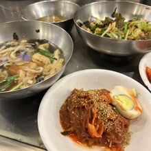 全部揃う頃にはお腹膨れてきてます