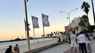 高級住宅地域ポシートスにあるビーチ・Playa de los Pocitos