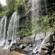 プノンクーレンの千体リンガ川の浮き彫りがはっきり見えました。