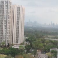 窓からは深&#22323;の街が見えました