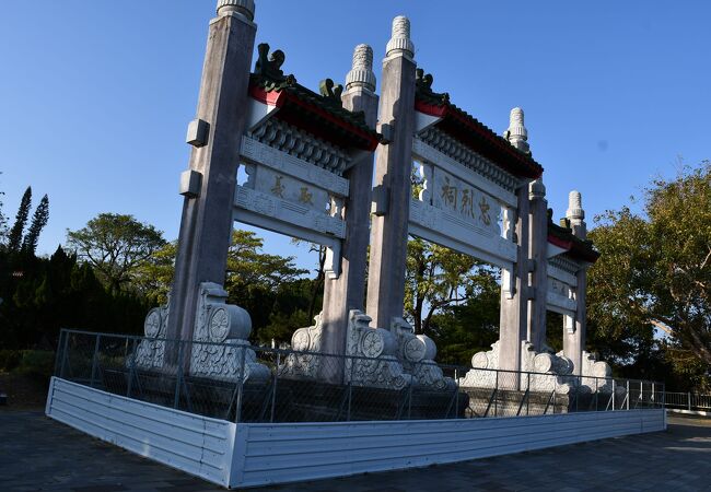 高雄市街を見下ろす高台にある忠烈祠