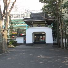 月窓寺山門