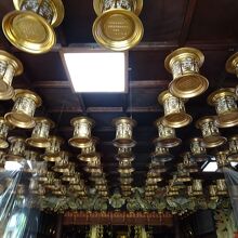 大師堂の吊灯篭