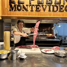 スタッフさんたちはサービス精神旺盛