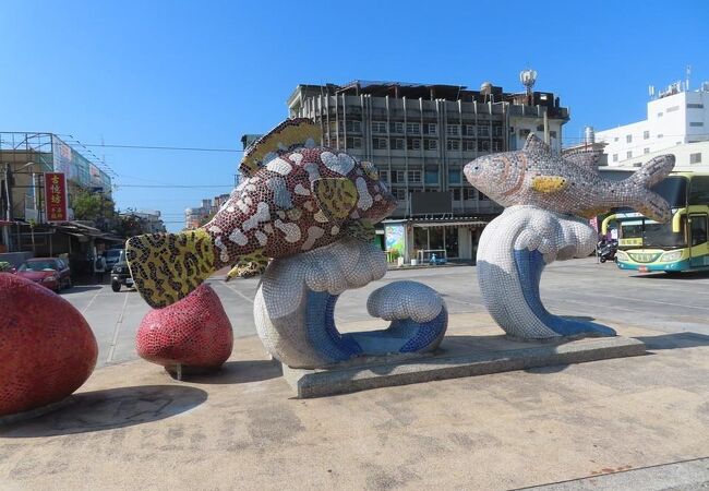 駅の建物は、昔の面影を残しており、なかなか素敵な駅でした。墾丁にバスが出ており、高雄からよりは安くいけます。