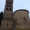 セゴビア観光で塔と丸い建物が並ぶ特徴的な教会でした!!