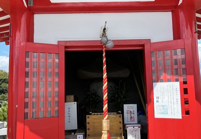 桂浜の龍王岬になる海津見神社