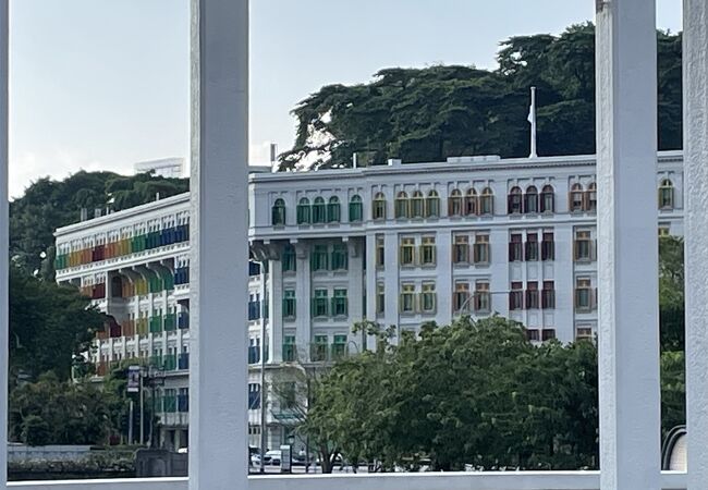 旧ヒルストリート警察署（現シンガポール情報通信芸術省）シンガポール川