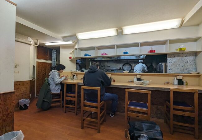 A very small ramen restaurant, but very popular, delicious mellow dried fish soup