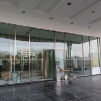 ホテルに入る前に手荷物検査がありました。