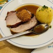 老舗の店で味わうバイエルン料理