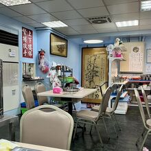 店内。地下にも席があるようでした。