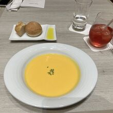 人参のスープとパン+オリーブオイル