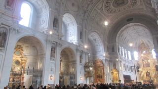 反宗教改革の一環として建てられた教会