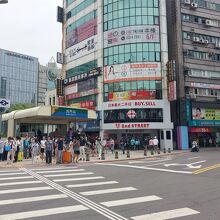 西門駅 (MRT板南線・松山線)