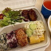 朝食はお部屋に持ち帰ってもOKです。