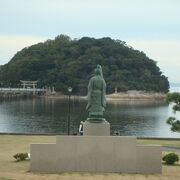 竹島を見ている藤原俊成像