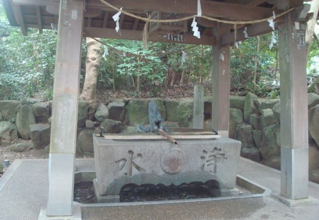 宇賀神社は竹島内の一番手前