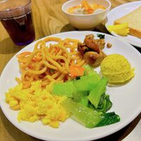 朝食はバイキング形式でした