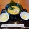 関西では珍しいと思われる家系ラーメン店があったので少し早めの夕食をとしました。