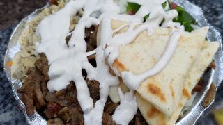 ニューヨークの名物料理チキンオーバーライス　美味い！