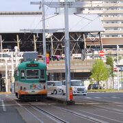 高知駅南口駅前の便利な場所で、市内のどこに行くにも便利です