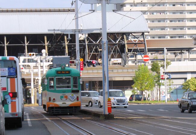 高知駅南口駅前の便利な場所で、市内のどこに行くにも便利です