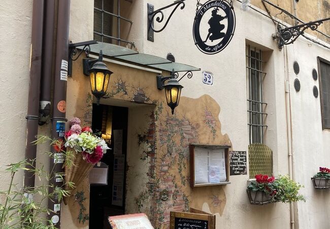 トラットリア イル マンドリーノ