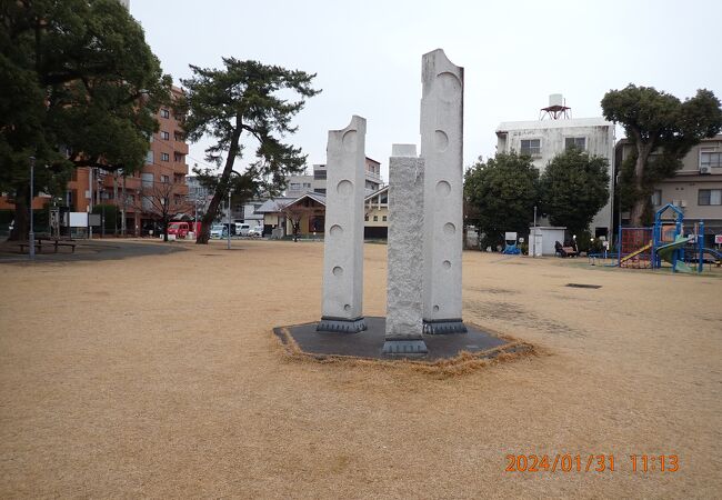 北隣に海門寺温泉、東隣に海門寺