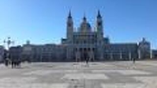 アルムデナ大聖堂