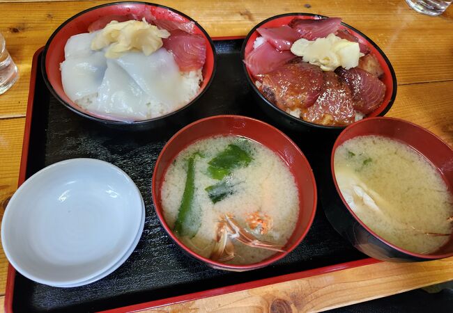 勝浦朝市で、お安い海鮮丼