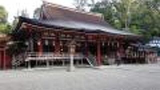 鎌倉時代前期造営の拝殿（国宝）