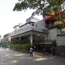 スディルマン駅