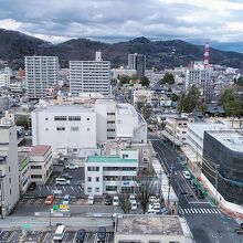 福島市の市街地に信夫山が望めました