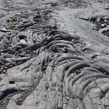 溶岩台地を歩くことが出来る駐車スペースも所々にあります