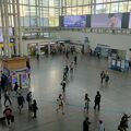 仁川国際空港駅までの空港線の駅は地下2階で、10分位歩きます