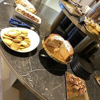 朝食ですがデザートもたくさんビーガンも諸々用意されてます。
