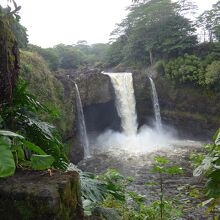 奥の展望スポットから観るレインボーフォールズ