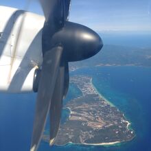 着陸前の機内から見たボラカイ島