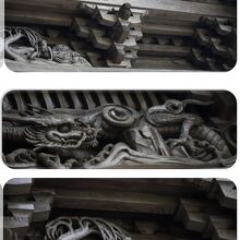 社殿の木彫り・・立派で見ごたえありました