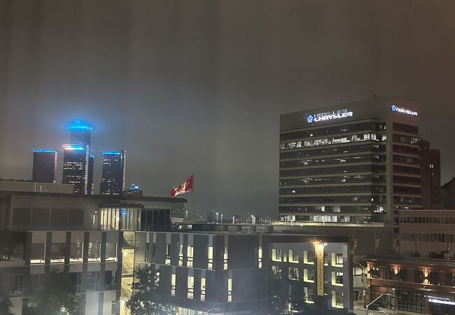 自動車産業の町デトロイトのランドマーク