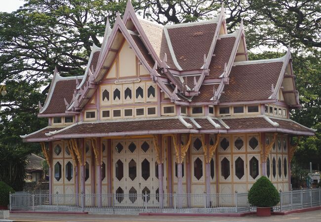 タイで一番美しい駅舎と言われています。