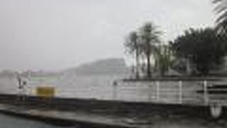 海辺のすぐ隣にある公園