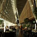 ターミナルビルは使いやすく周辺都市へのアクセスもバツグンの優れた空港