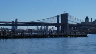 ブルックリン地区とマンハッタン地区を結ぶ橋