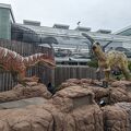 A plaza that will be the gathering place for Fukui's exploration, three dinosaurs will greet you